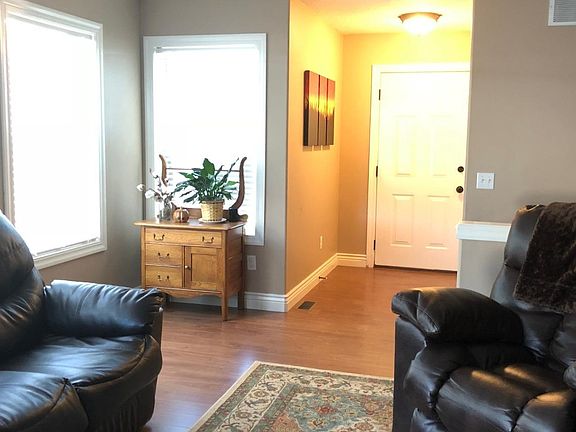 4th image of 703 Amy St