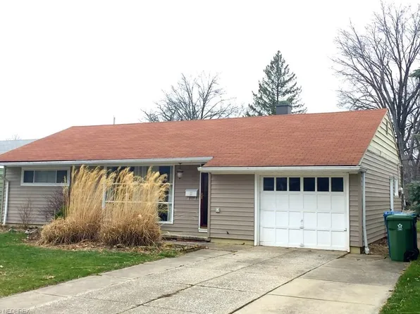 9002 Newkirk Dr, Parma Heights, OH 44130