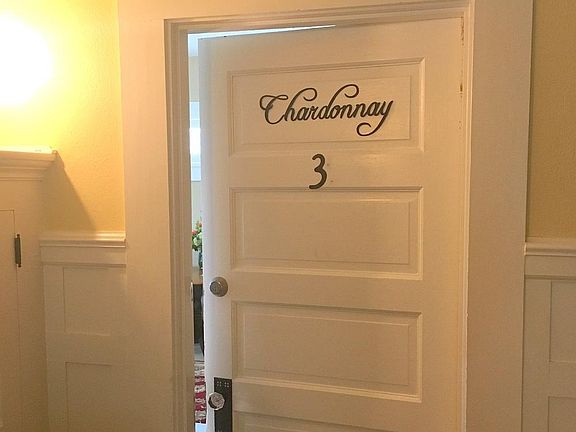 2nd image of 1842 Oak St #3