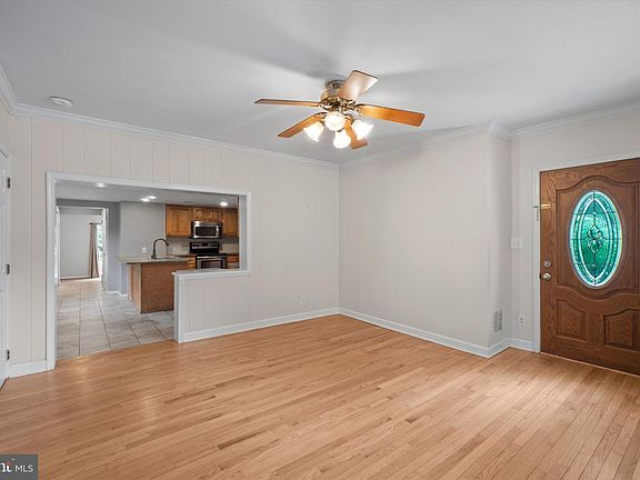 5th image of 14115 Manor Rd