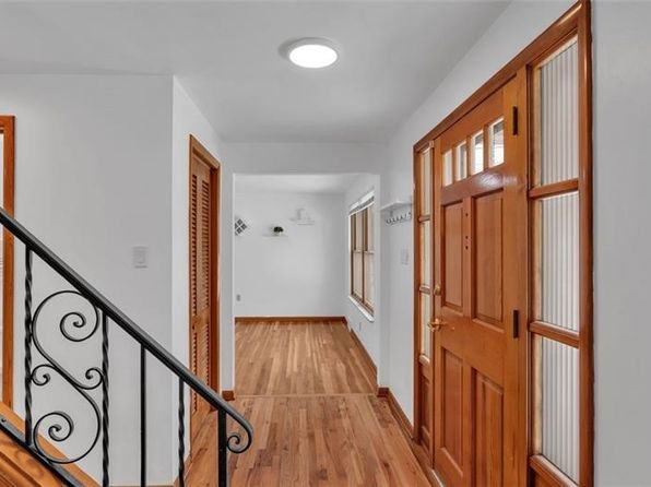 1209 Holy Cross Dr, Monroeville, PA 15146