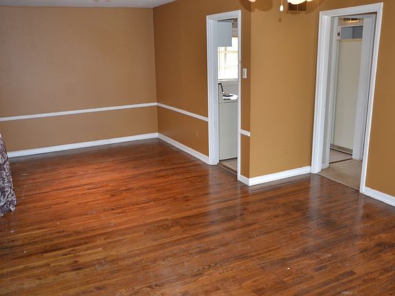 5th image of 1061 Paul Pl
