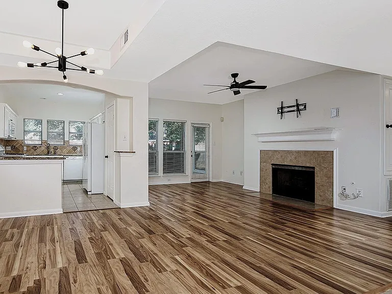 35 S Avonlea Cir — Photo 5