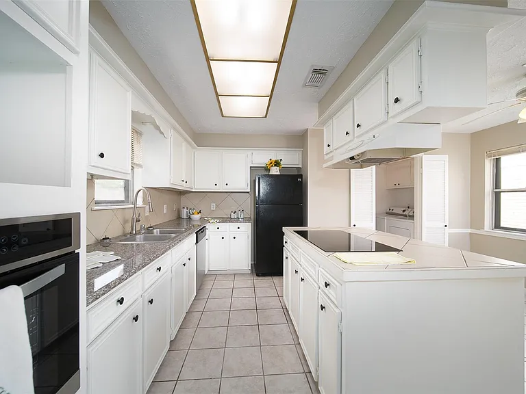 3123 Sam Houston Dr — Photo 8