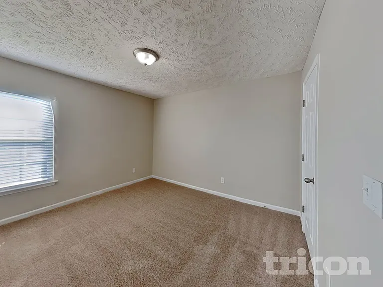 2037 Red Jacket Trce — Photo 14