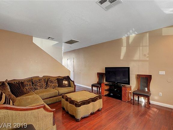 5th image of 9740 Villa La Mora Ave