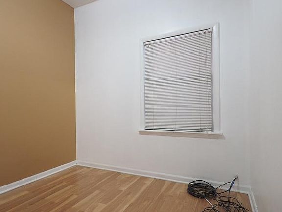 5th image of 3919 N Ravenswood Ave