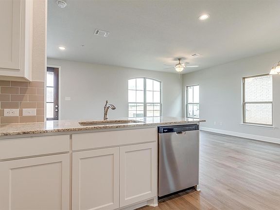 3rd image of 805 Homeplace Cir