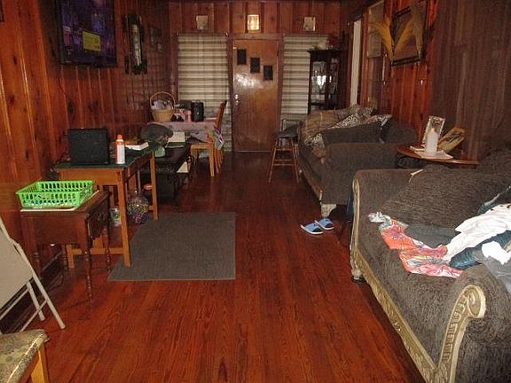 4th image of 132 Louise St