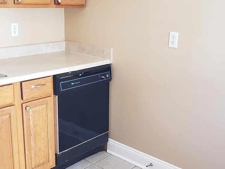 202 Alpha St — Photo 6
