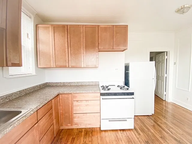 1 bed, 700 sqft, $1,300 — Photo 4