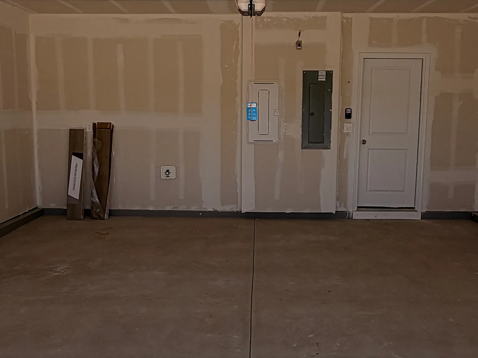 3 bed, 2.5 bath, 1635 sqft, $2,399 — Photo 3