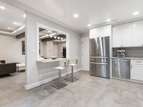 5th image of 914 Columbus St