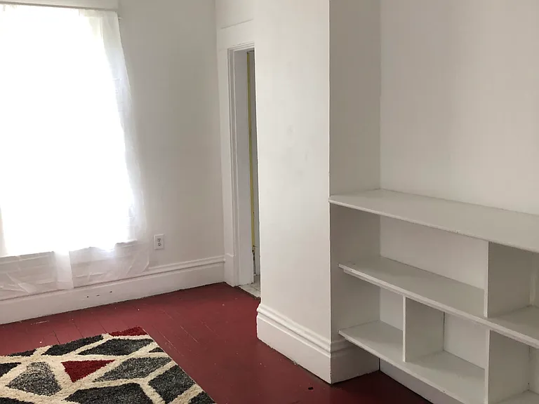 252 E Blake Ave — Photo 3