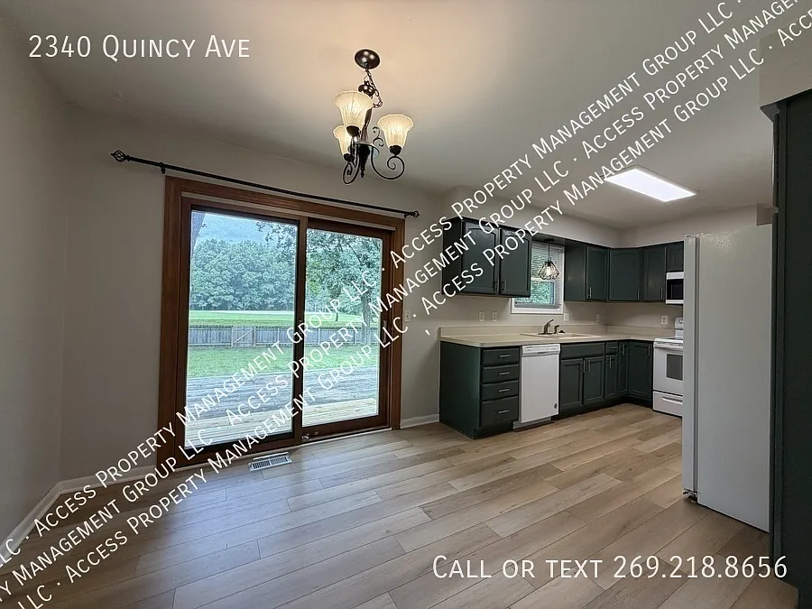 Sharp 3 Bedroom home in Portage! — Photo 4