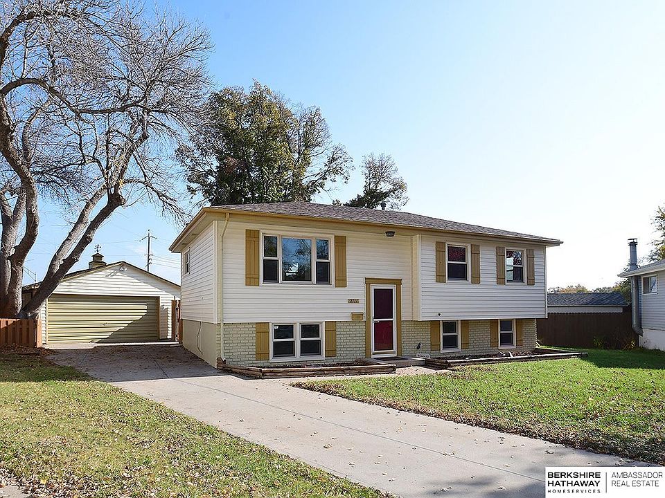1st image of 2711 S 116th Avenue Cir
