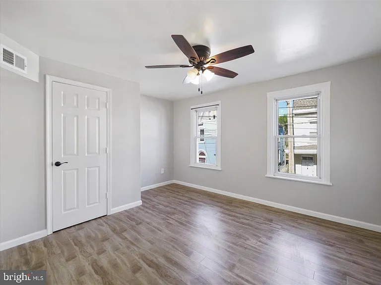 310 N Locust St — Photo 10