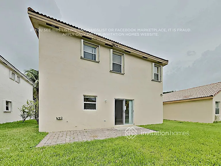 1382 SW 106th Ave — Photo 18