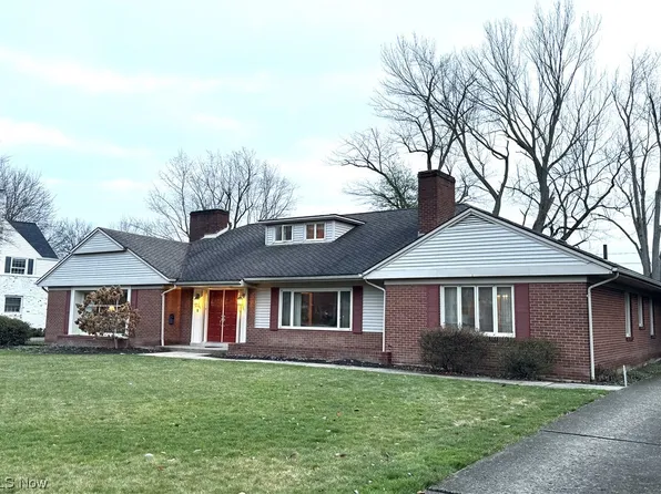 489 Fairway Dr NE, Warren, OH 44483