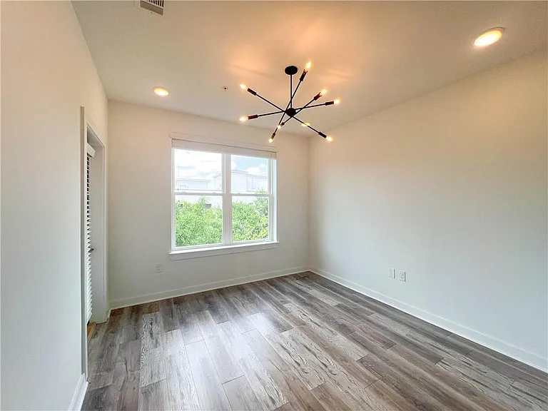 525 Parkway Dr #515 — Photo 8