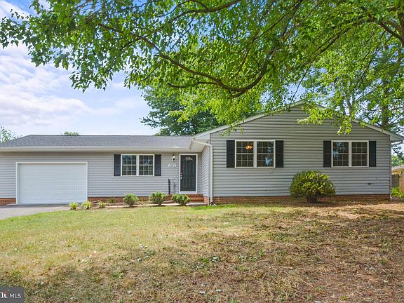 4th image of 3911 Blake Dr