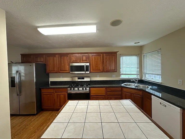 216 Blue Grass Cir — Photo 4