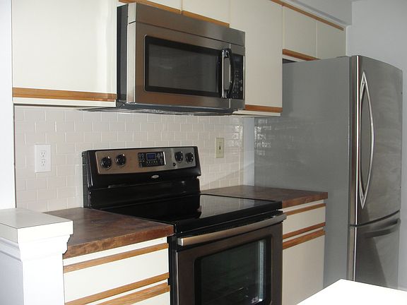 4th image of 7581 Bay Hill Dr