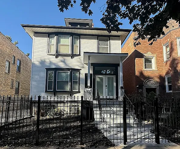 3844 N Central Park Ave #1R — Photo 1