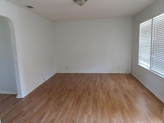 2nd image of 3837 Lily St