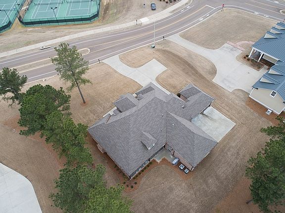5th image of 303 Fazio Dr