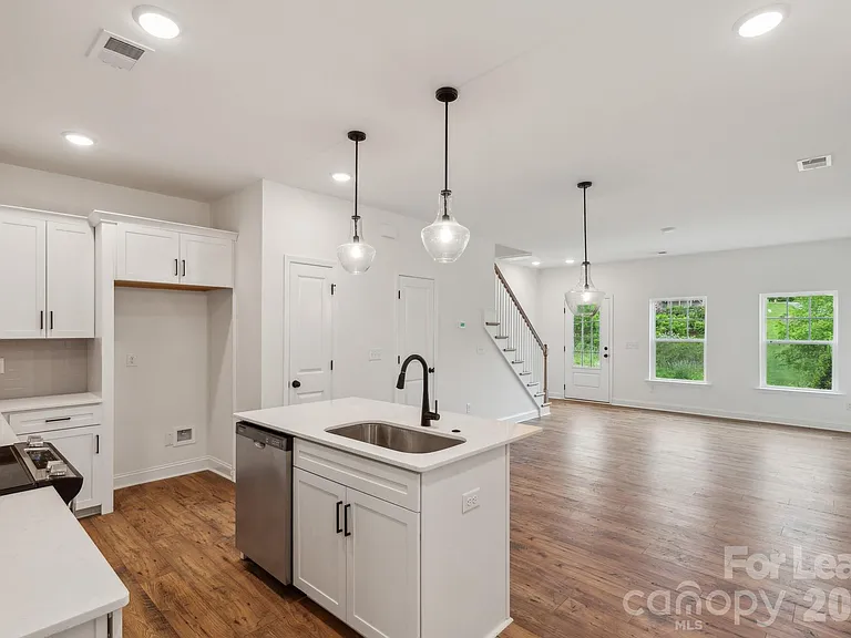 62 Walnut Springs Dr — Photo 9