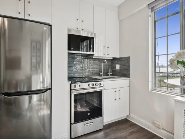 45 Tudor City Place image 2 of 5