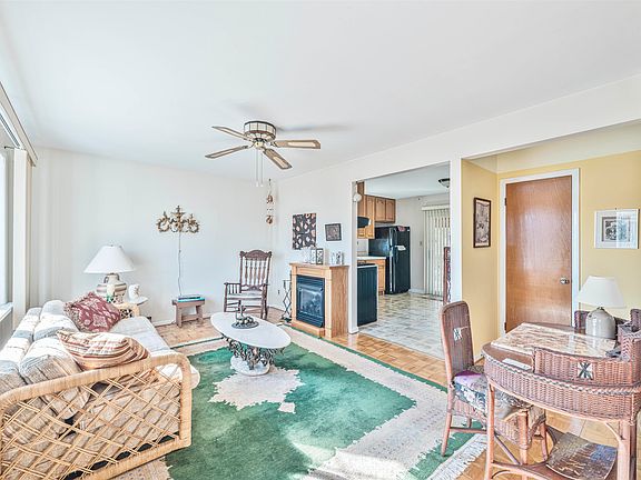 4th image of 100 Oakdale Ave