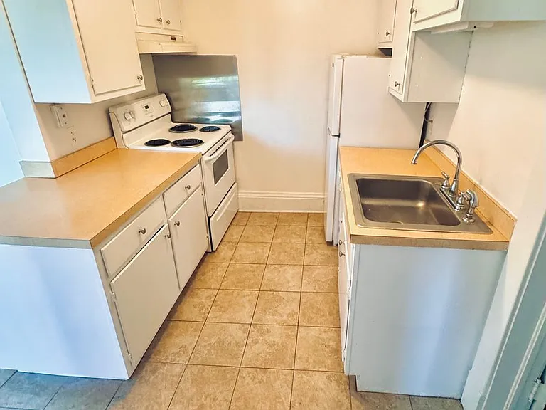 2920 Rhodes Cir — Photo 7