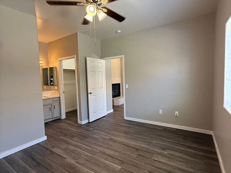 Yellow Meadow Ct 548 — Photo 22