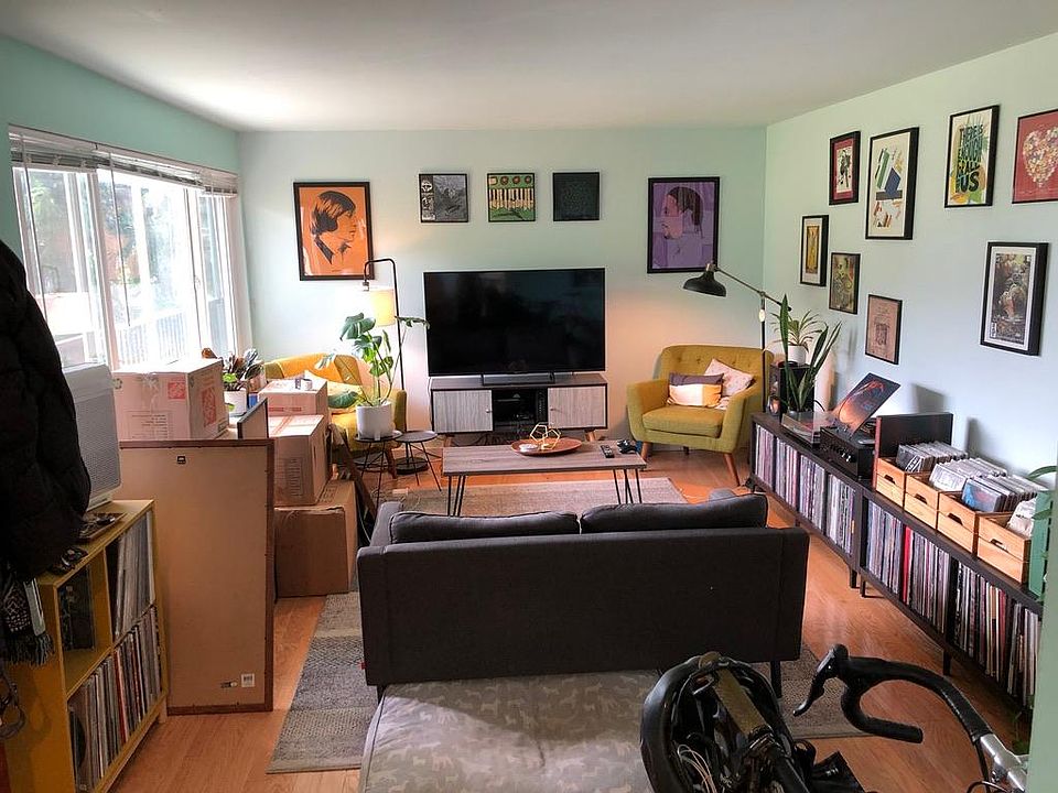 Similar unit with midcentury vibe.