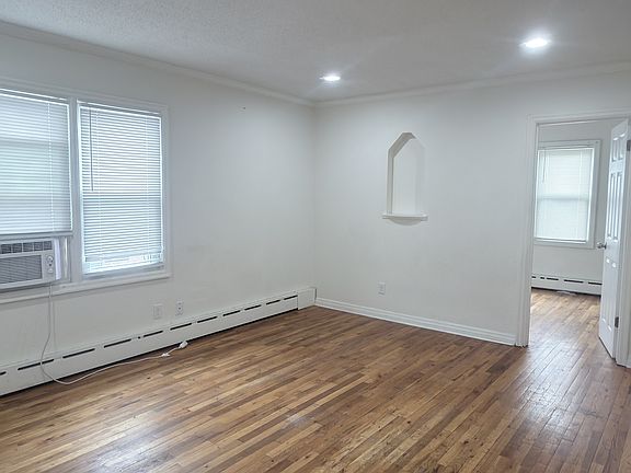 3rd image of 4602 Cass St #11574499