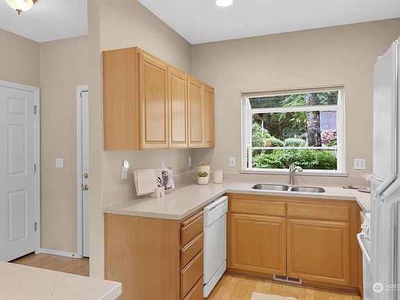 5th image of 850 5th Avenue NW