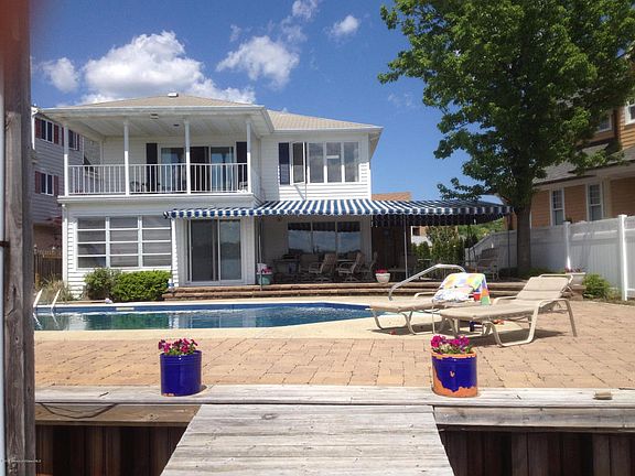 2nd image of 34 Island Dr