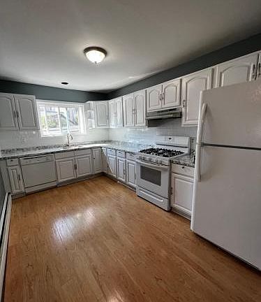 3rd image of 59 E Sandford Blvd #2