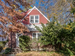 35 5th Ave, Port Washington, NY 11050
