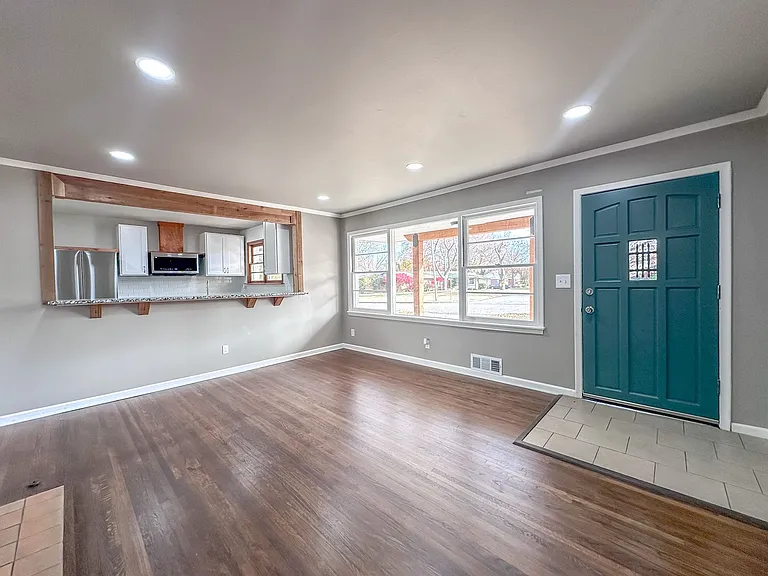 4004 S Toledo Ave — Photo 4