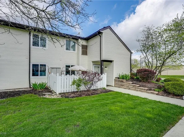9036 Portage Pointe Dr APT A, Streetsboro, OH 44241