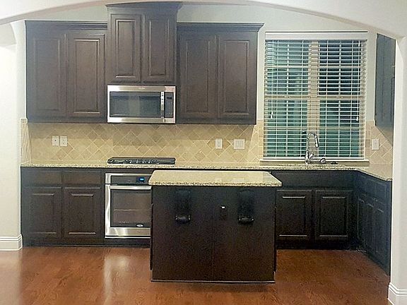 4th image of 2680 Venice Dr Unit 2