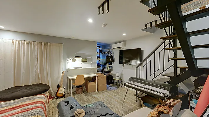 Rented by Charney Real Estate LLC | media 7