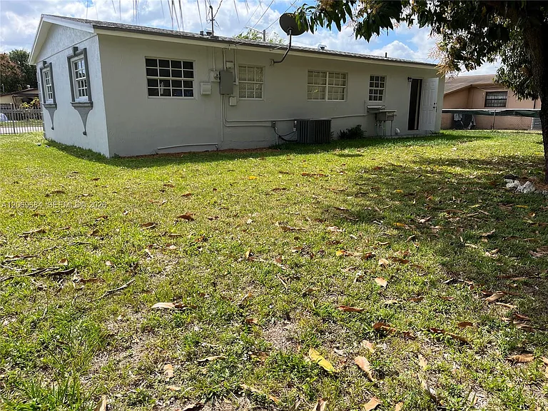 2231 NW 9th Pl — Photo 4