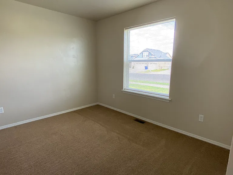 221 Canyon Crest Dr W — Photo 15