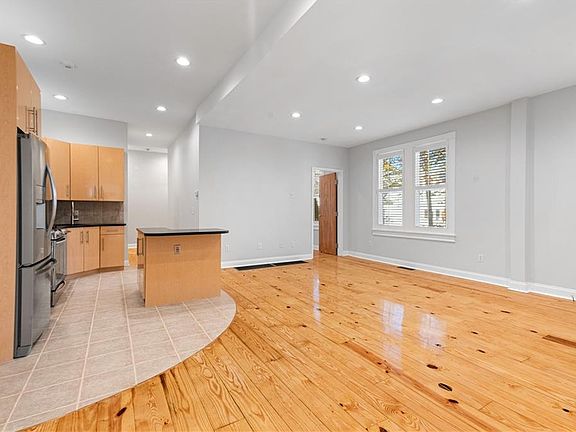 5th image of 1403 Westminster St Unit B