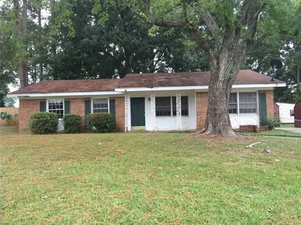 122 Guilford Ln, Prattville, AL 36066