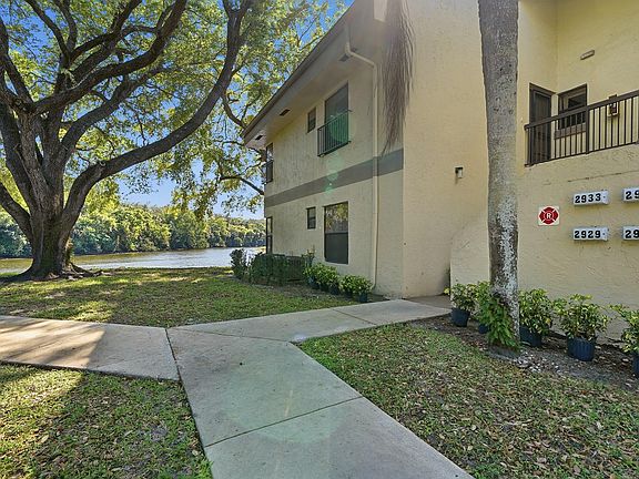 4th image of 2928 Carambola Circle S